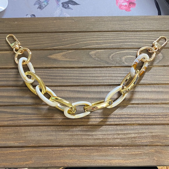 Handbags - NWT Gold and Cream Textured Women’s Bag Chain
